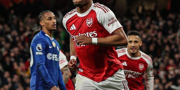 足坛一夜动态：AC米兰复仇升班马，曼联11轮不败，阿森纳2-1切尔西