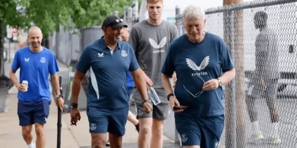 莫耶斯“再签十人”宣言：埃弗顿夏窗冲刺与新球场起跑线