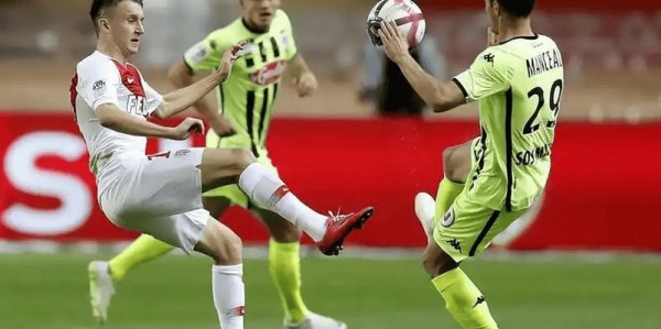 法甲焦点｜里尔VS洛里昂：冲欧劲旅死磕中游稳旅，7-1恩怨+伤病博弈，客场龙能否逆袭？