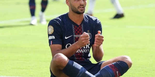 2-2！6-5！大巴黎9分钟2球斩热刺，加冕5冠王，登贝莱的金球稳了