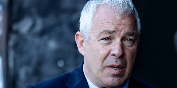 突发心脏骤停！一代足球传奇去世
        
    突发心脏骤停！一代足球传奇去世