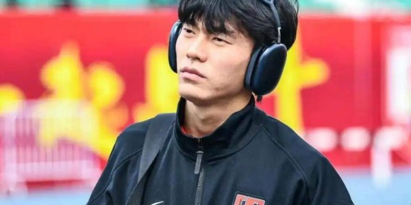 阴差阳错的留洋奇迹！U23亚洲杯一战成名，欧冠豪门盯上中国左后卫