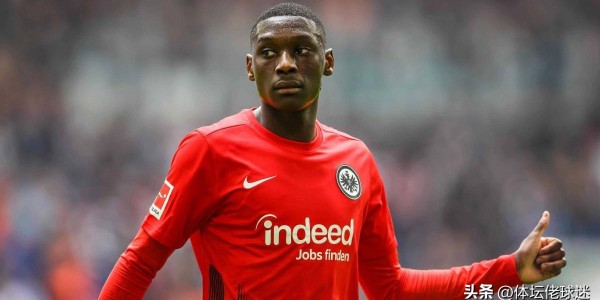 引援眼光毒辣！又一位身价破亿前锋，这家德甲豪强成为“新黑店”