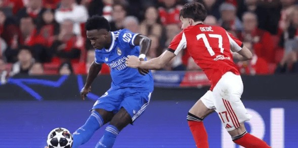 维尼修斯世界波绝杀！皇马残阵复仇本菲卡，穆帅染红埋雷